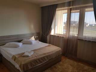 Отель Cross Resort Hotel Ереван Апартаменты с балконом-9